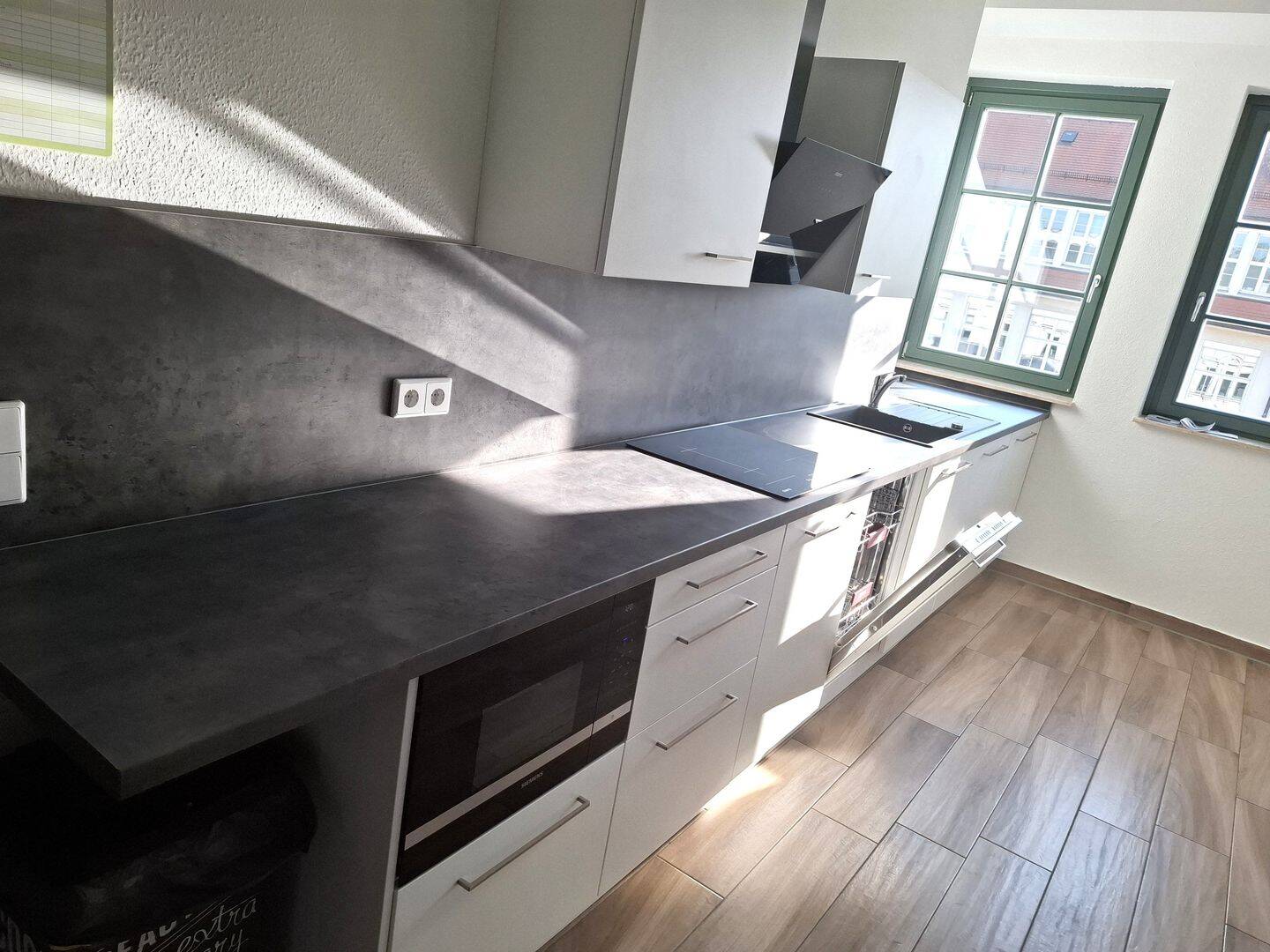 3-Raum-Penthousewohnung mit Weitblick + Lift + Stellplatz + EBK