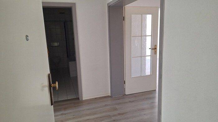 großzügige 3 Raumwohnung mit Balkon und Schlafzimmer hofseitig – Chemnitz – Vorschaubild 4