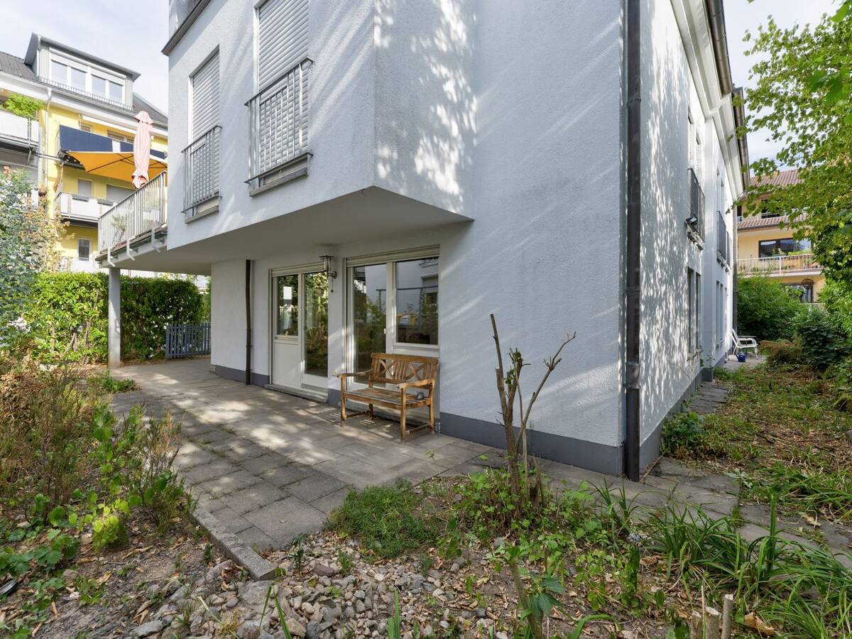 Charmante Erdgeschosswohnung mit Terrasse und Garten in ruhiger Lage – 79100 Freiburg im Breisgau – Bild 1 von 9