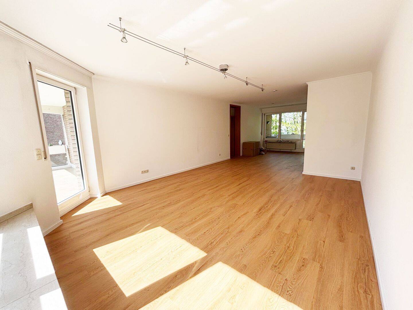Von Privat: Helle 3-Zimmer Wohnung mit zwei Balkonen in Köln-Lövenich – Köln – Vorschaubild 4