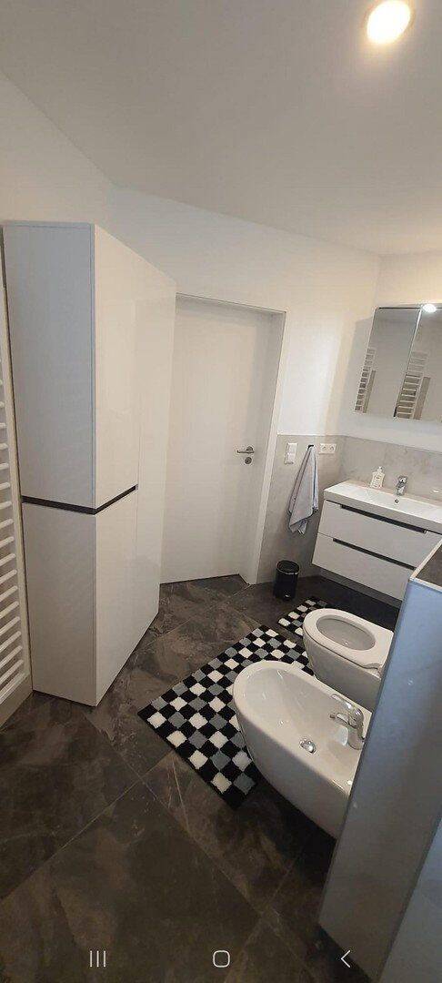 Kernsanierte 3 Zimmer Wohnung mit Balkon und Aufzug – Stuttgart – Vorschaubild 8