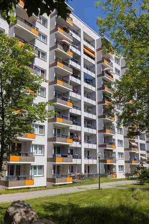 Das Glück hat ein Zuhause: großzügige 3-Zimmer-Wohnung – 1239 Dresden – Vorschaubild 2
