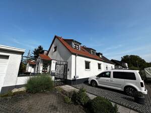 Helle 2-Zimmer-Wohnung mit Balkon und Stellplatz in gepflegtem Zweiparteienhaus in Köln-Vogelsang – 50829 Köln – Vorschaubild 2