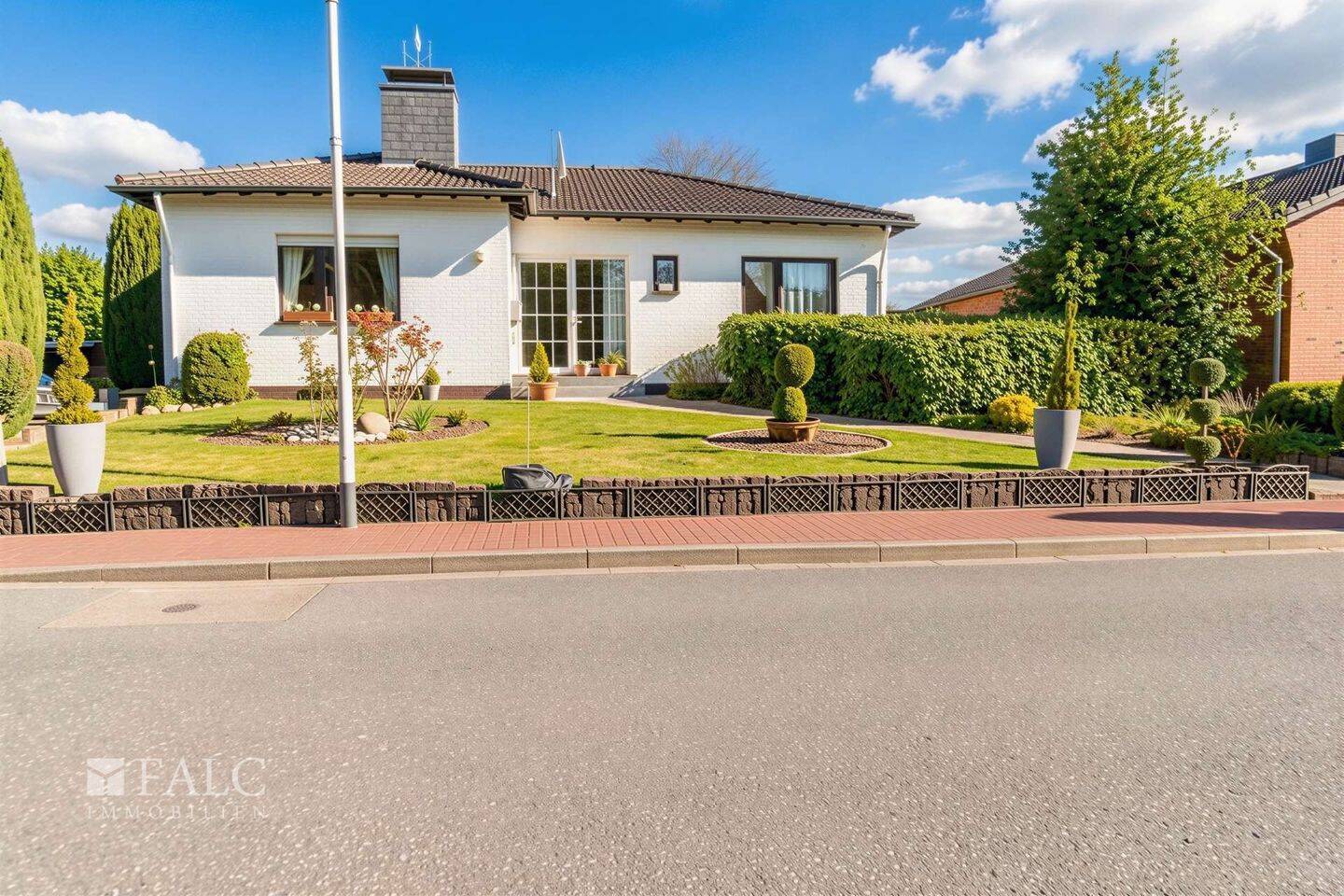 Bungalow auf 1289 m² Grundstück mit Pool – Wassenberg – Vorschaubild 2
