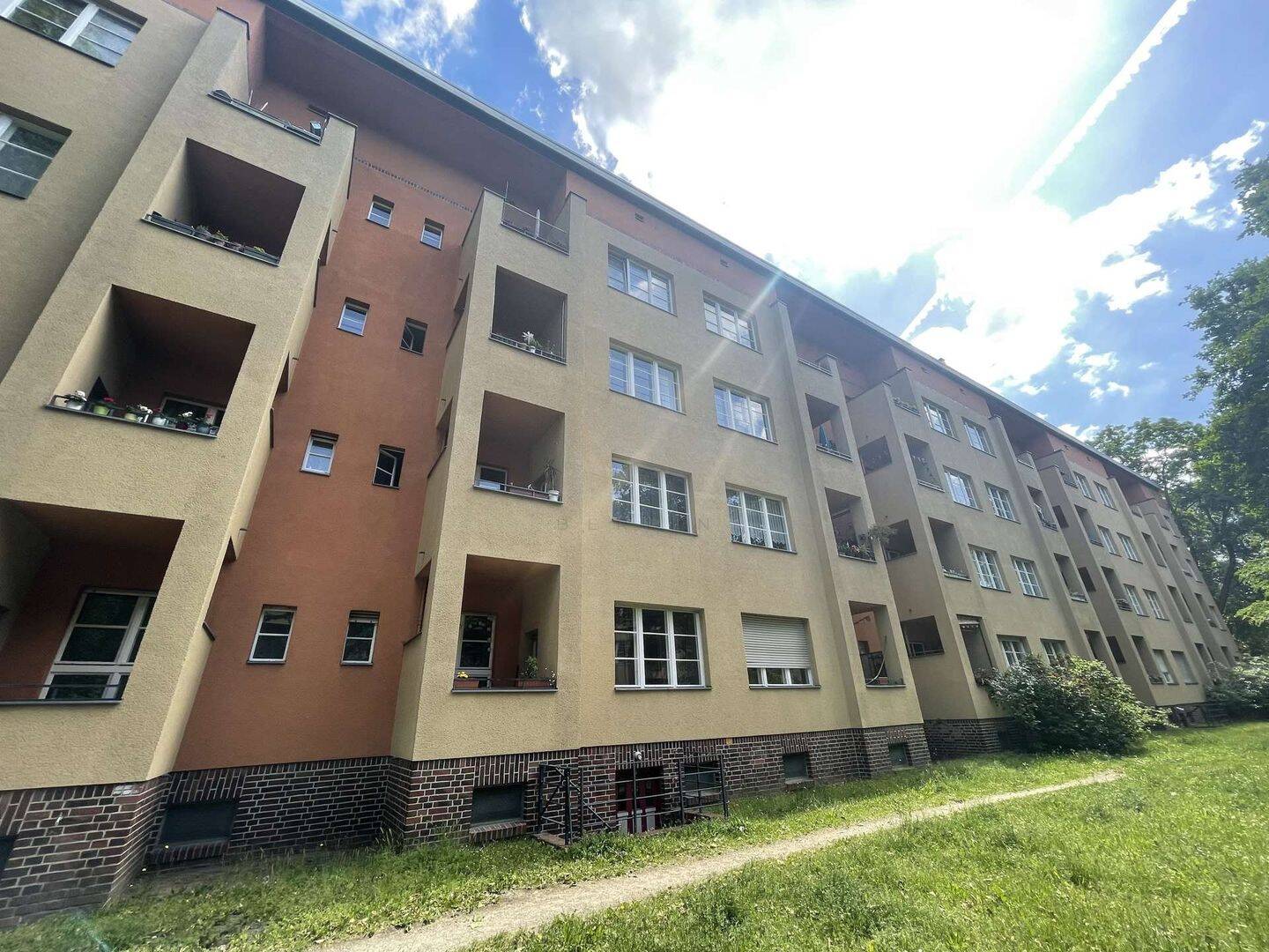 Lichtdurchflutete 3 Zi. Wohnung mit Balkon im begehrten Kissingenviertel – Berlin – Vorschaubild 3