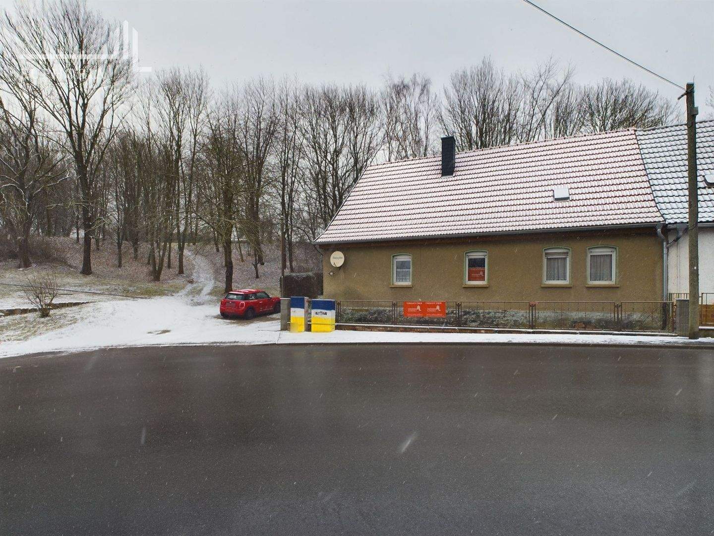 Sofortkauf-Angebot: Charmante Doppelhaushälfte in Pfiffelbach - Ideal für Handwerker mit Vision! – Ilmtal-Weinstraße – Bild 1 von 9