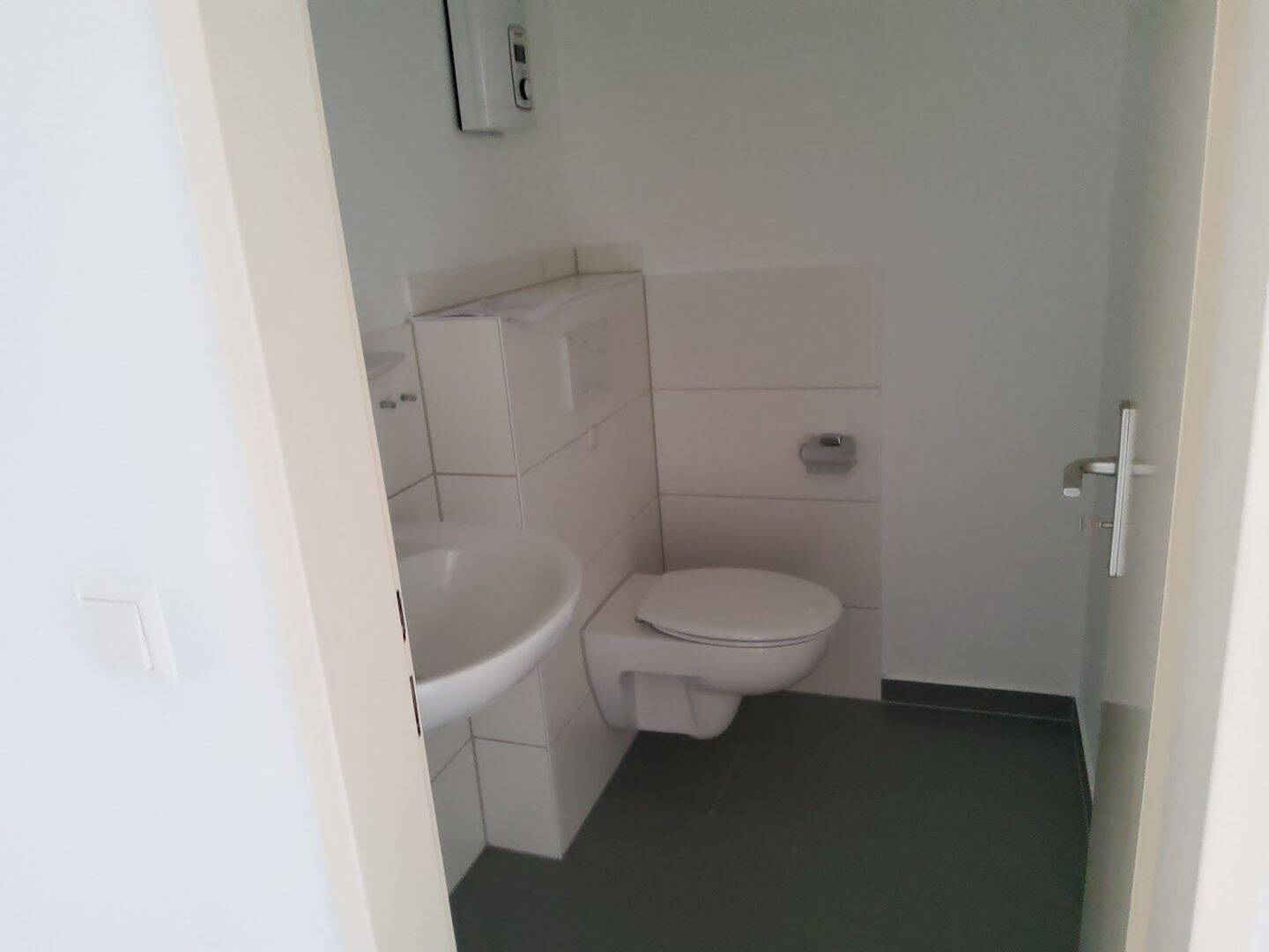 großzügig geschnittene Wohnung mit Balkon // 2. OG rechts – Wolfsburg – Vorschaubild 6