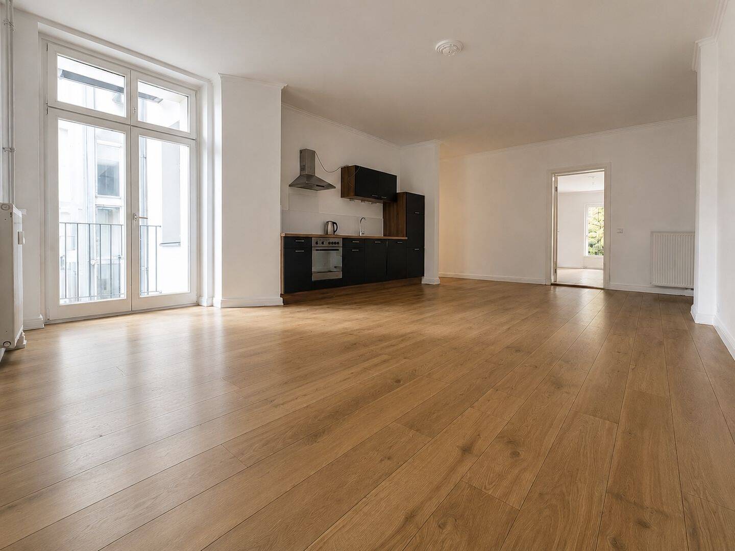 Charmante Wohnung mit zwei Balkonen im soliden Altbau im Boxhagener Kiez – Berlin – Vorschaubild 2