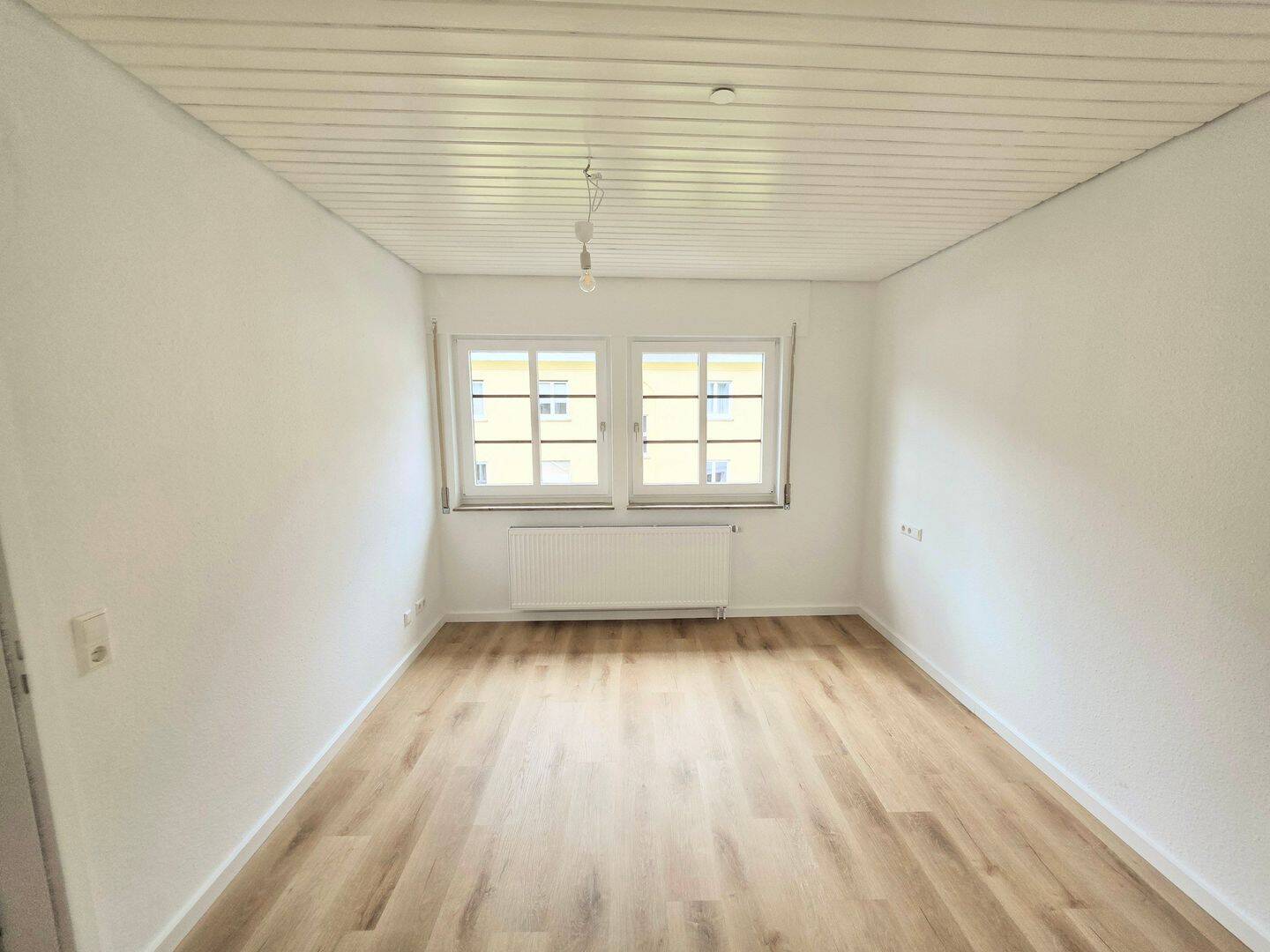 Lichtdurchflutete 2-Zimmer Wohnung mit Südbalkon nähe Marienplatz – Stuttgart – Vorschaubild 6