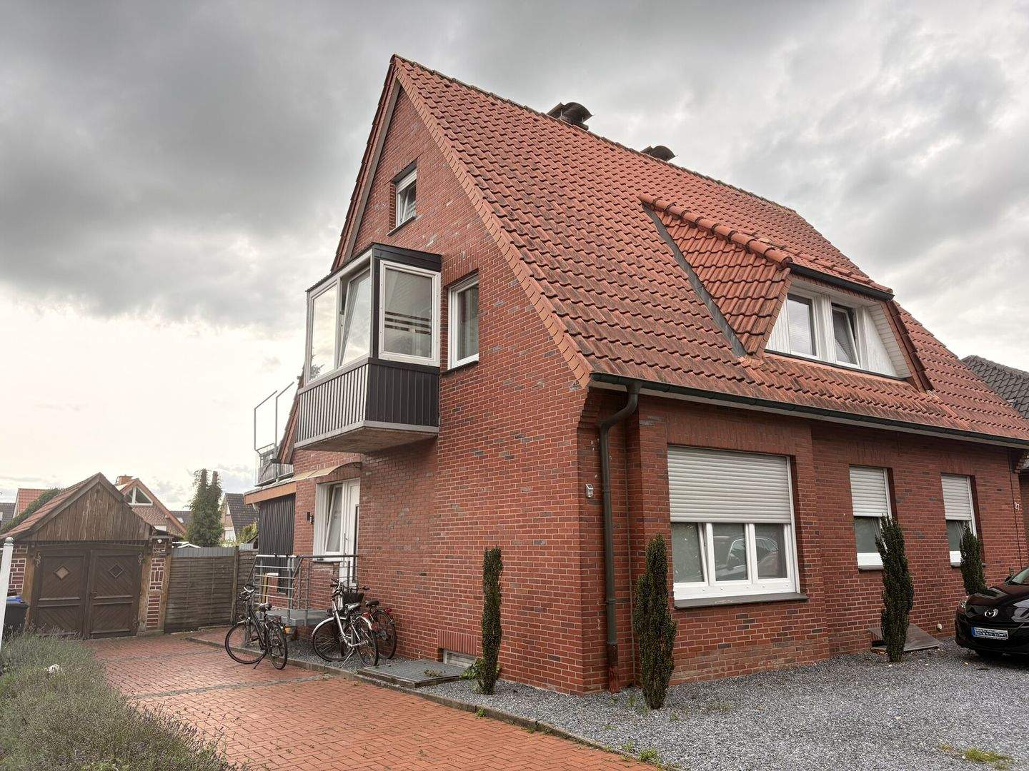 Attraktives freistehendes Zweifamilienhaus mit großem Garten und noch mehr Möglichkeiten! – Ahaus – Bild 1 von 9