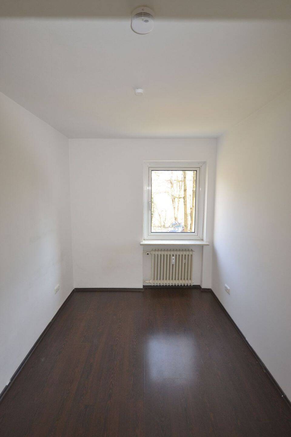 Gemütliches Wohnen: 4 Zimmer in gepflegtem Haus im Grünen – München – Vorschaubild 7