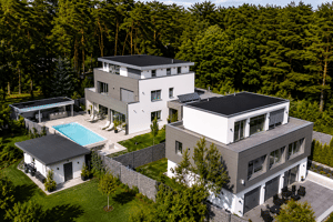 Zwei Designvillen in exklusiver Wald- und Seelage