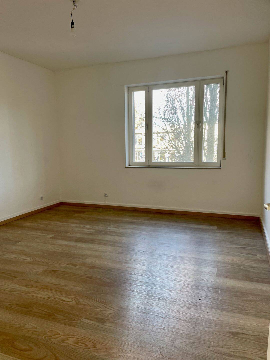 ,,Helle 3-Zimmer -Wohnung mit Balkon-großzügiger Schnitt & Altbaucharme" – Mönchengladbach – Vorschaubild 3