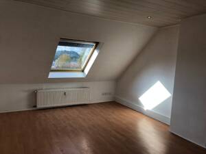 Moderne und helle Dachgeschosswohnung mit großzügiger Wohnküche in Essen-Borbeck – 45356 Essen – Vorschaubild 4