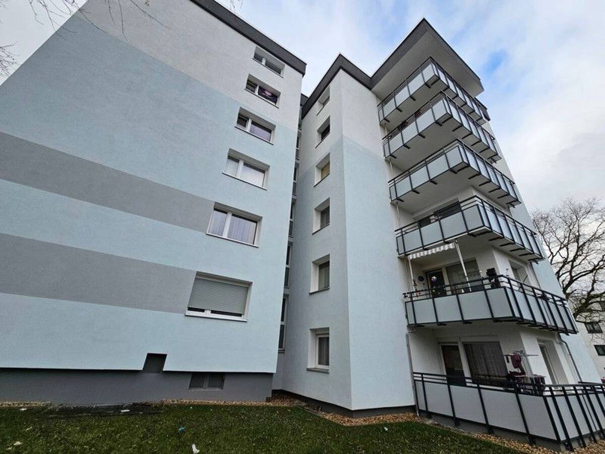 Schöner Wohnen: weitläufige 3-Zimmer-Wohnung – 52249 Eschweiler – Bild 1 von 8