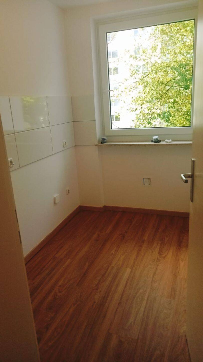 Von Privat neu renovierte 2-Zimmer Wohnung mit Südbalkon in München Solln mit idealer Raumaufteilung – München – Vorschaubild 5