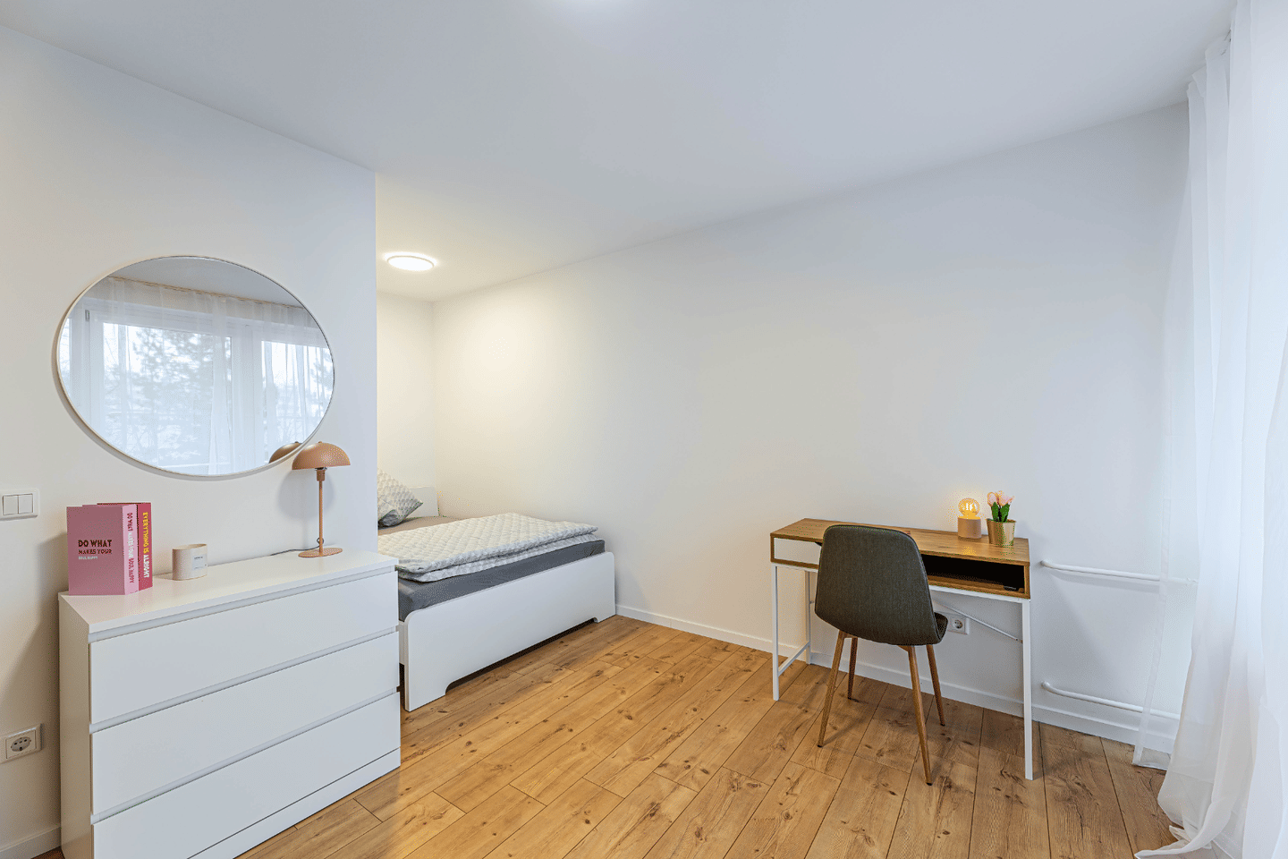 Möbliertes WG Zimmer in modernisierter Wohnung in Nürnberg – Nürnberg – Vorschaubild 2