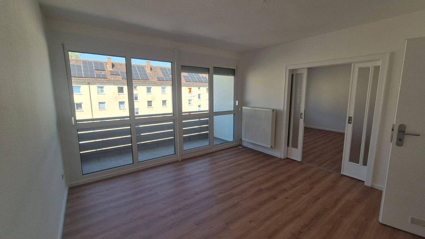 Frisch renovierte 3-Zimmer-Wohnung mit Balkon im energetisch modernisierten Mehrfamilienhaus