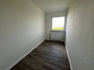 Geräumige Familienwohnung mit Balkon in Zwickau, Neuplanitz – 8062 Zwickau – Vorschaubild 3