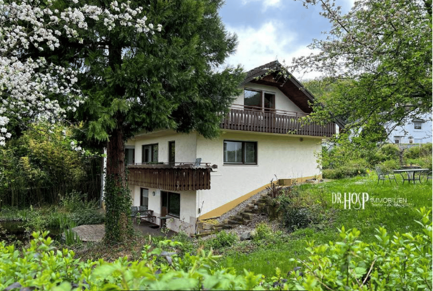 Grosses 2-Familien-Haus in BestLage + enorme Sanierungszuschüsse + riesiges Grundstück + mit Schwimmteich + ... Bezug kurzfristig möglich – Müllheim – Bild 1 von 9