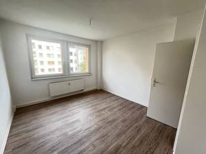 Hochwertige 4 Zimmer Wohnung mit Balkon | inkl. EBK – 8060 Zwickau – Vorschaubild 4