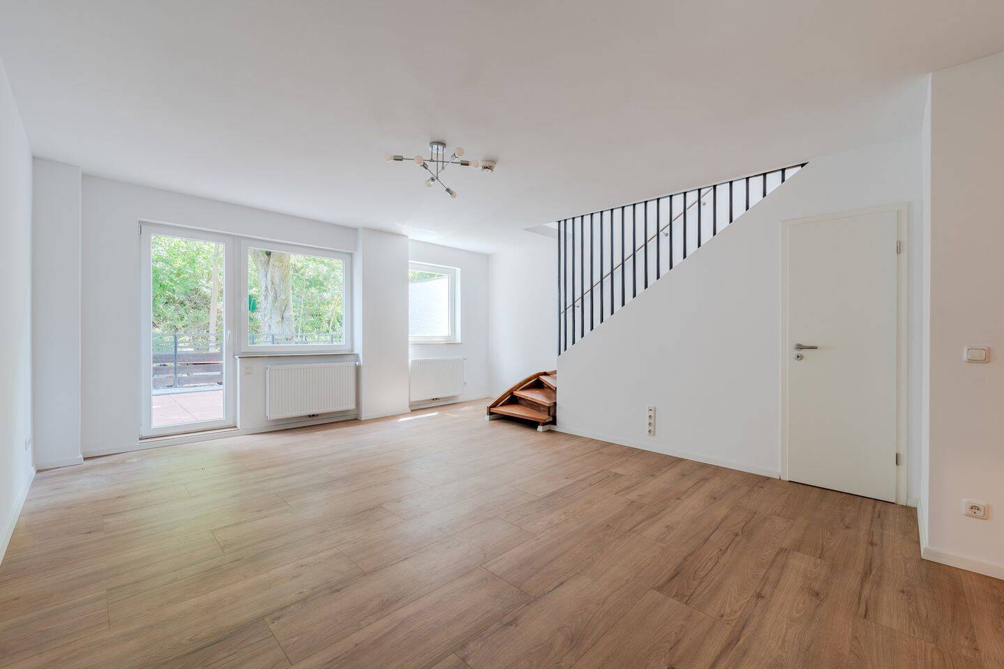 Fully renovated duplex apartment with a terrace, loggia, and parking space on the edge of the forest – Berlin – Vorschaubild 3