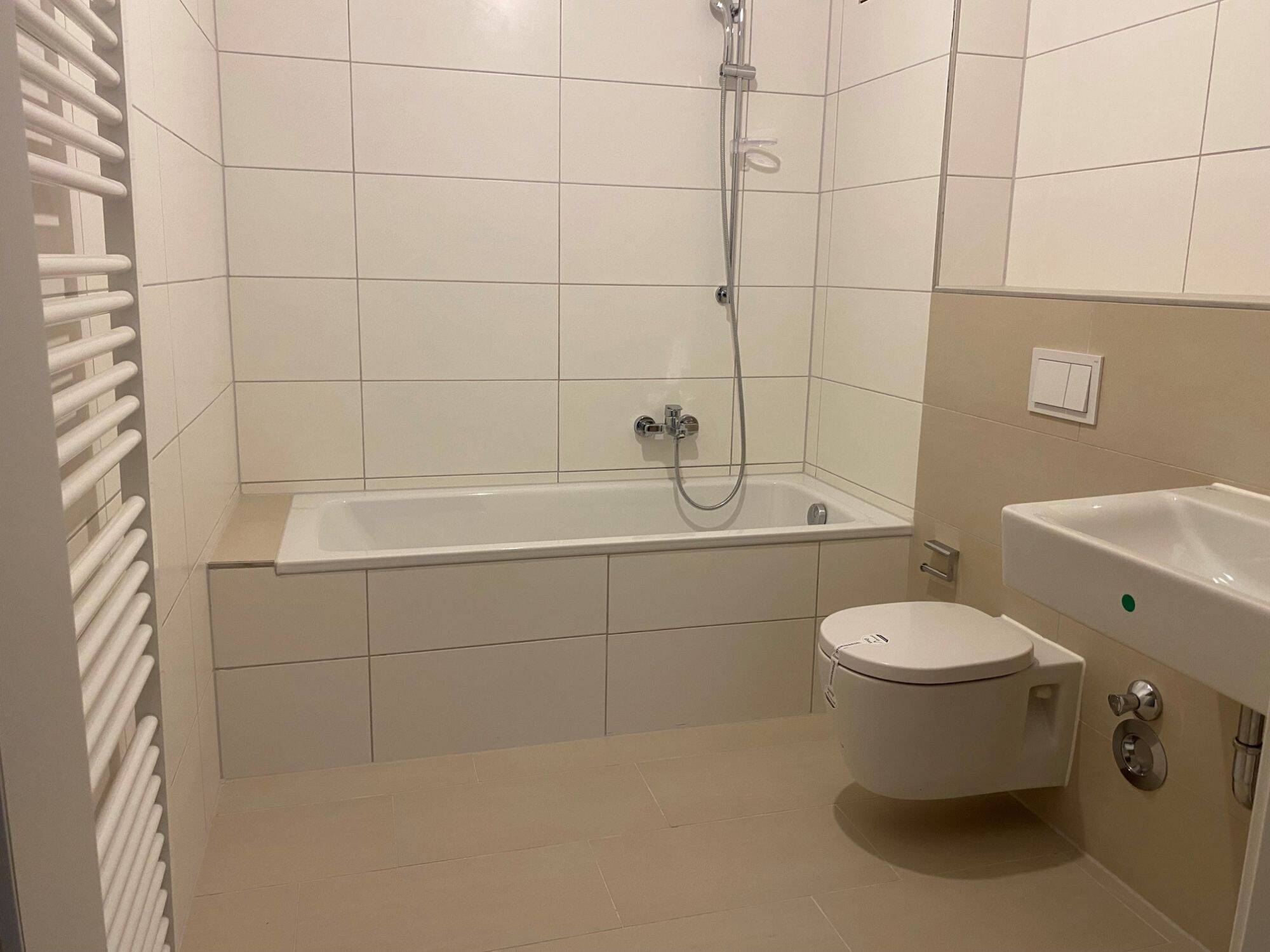 Moderne 4-Zimmer-Maisonettewohnung - Erstbezug nach Komplettsanierung - mit zwei Balkonen – Düsseldorf – Vorschaubild 2