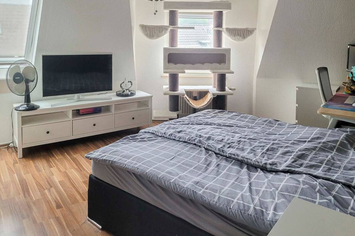 Solide Investition mit Zukunft - Gepflegte Dachgeschosswohnung in familienfreundlicher Lage – 45307 Essen – Bild 1 von 5