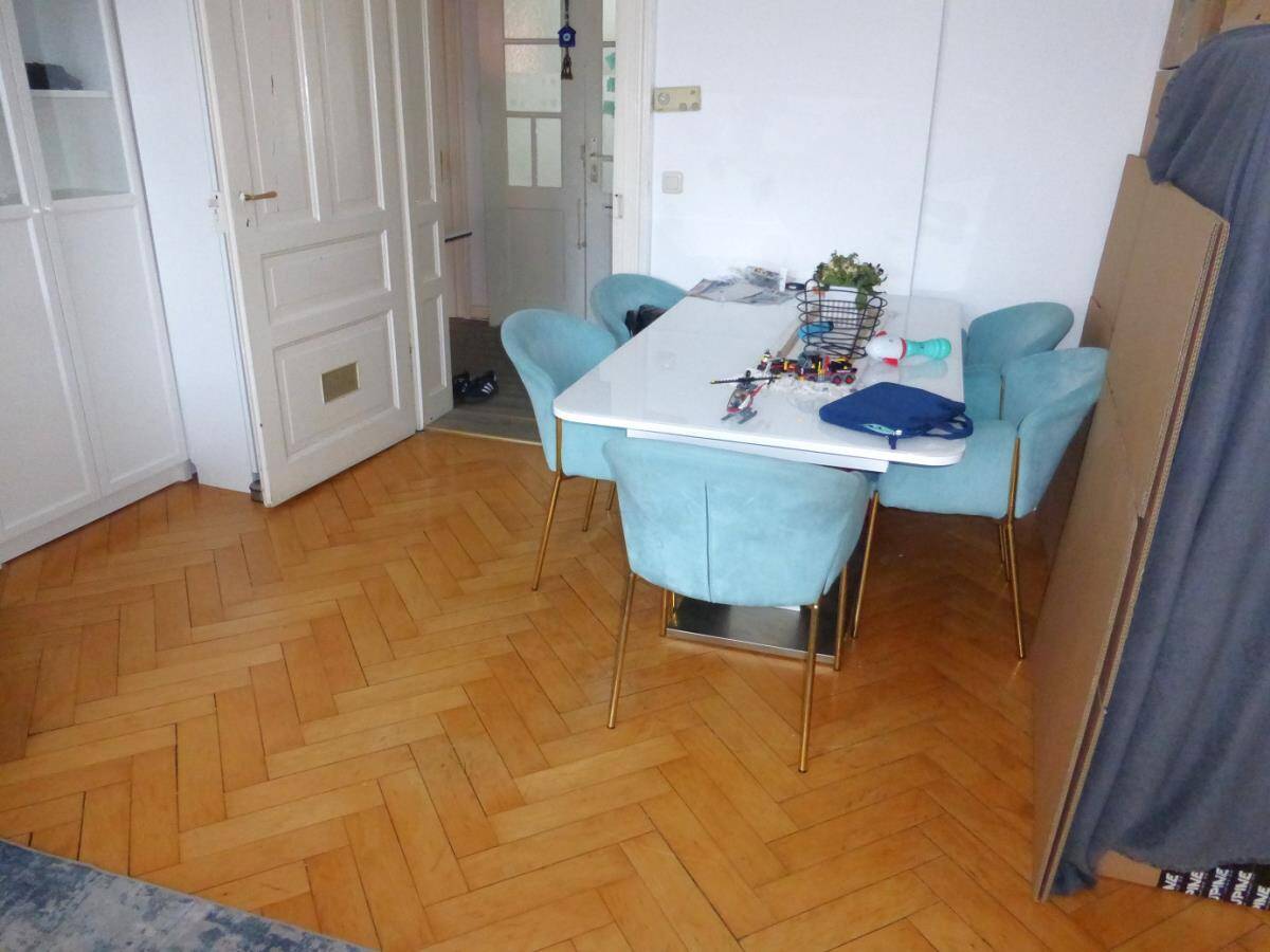 ALTBAU-LIEBHABER AUFGEPASST! Hübsche, heimelige 6 ZW im 2. OG mit Balkon zum Hinterhof nördlich des Wöhrder Sees. – Nürnberg – Vorschaubild 3