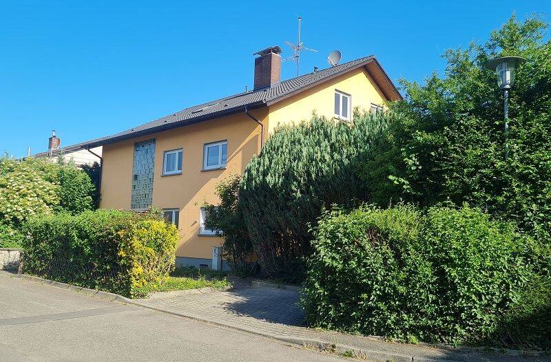 Mehrfamilienhaus mit 3 Wohnungen und großem Garten in Schliengen