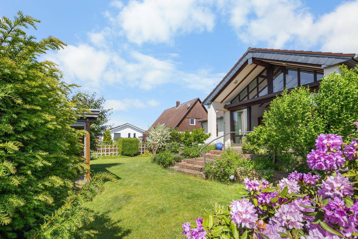 Einfamilienhaus mit Charakter: Großzügiges Wohnen, Doppelgarage und liebevoll angelegter Garten – Isernhagen – Vorschaubild 3