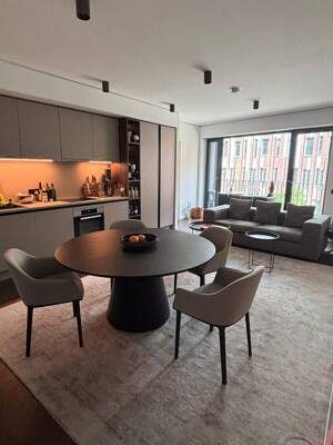 Vollmöblierte Design-Wohnung mit spannenden Blickachsen und Community-Features (Coworking, Fitness) – 20457 Hamburg – Vorschaubild 1