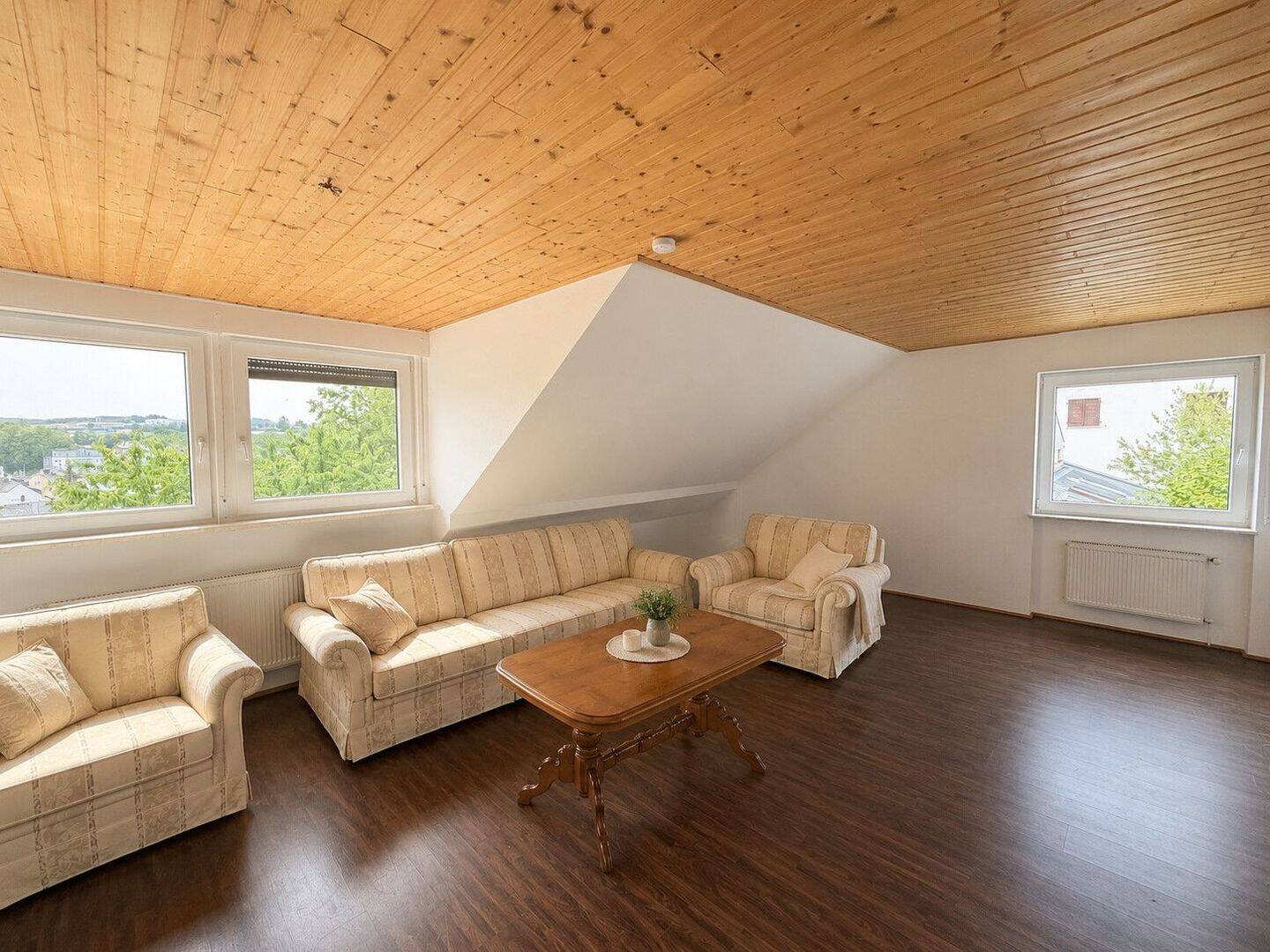 Großzügige Dachgeschosswohnung mit Balkon und EBK in Nastätten
