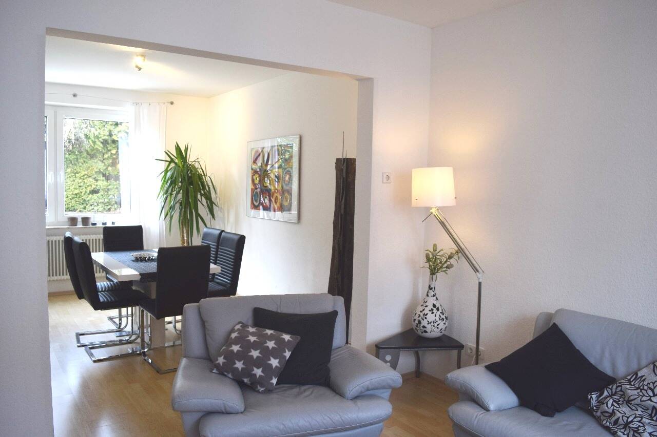 GROßZÜGIGES EFH - gepflegter Garten und Terrasse in S-Bad-Cannstatt, Waschmaschine, Trockner - 4014