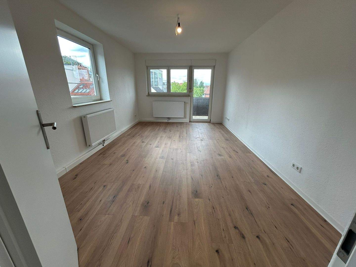 Helle sanierte 2 Zimmer Wohnung in der Rosenau mit Balkon