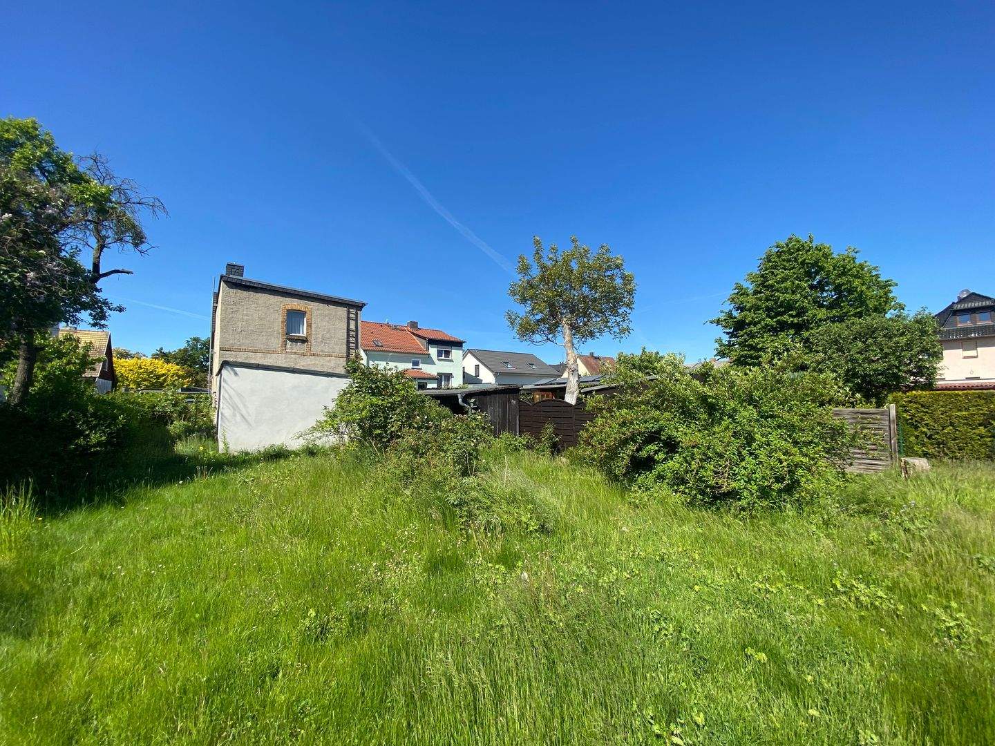 Viel Platz für Visionen: Großzügiges Wohnhaus mit Hinterhaus und traumhaftem Garten – Naunhof – Bild 1 von 9