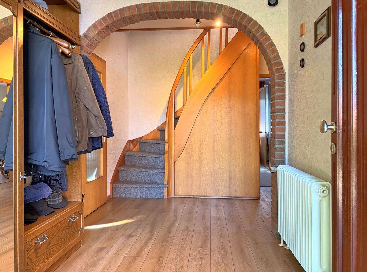 Einfamilienhaus mit Doppelgarage und Wintergarten auf weitläufigem Grundstück in Strackholt – Großefehn – Vorschaubild 4