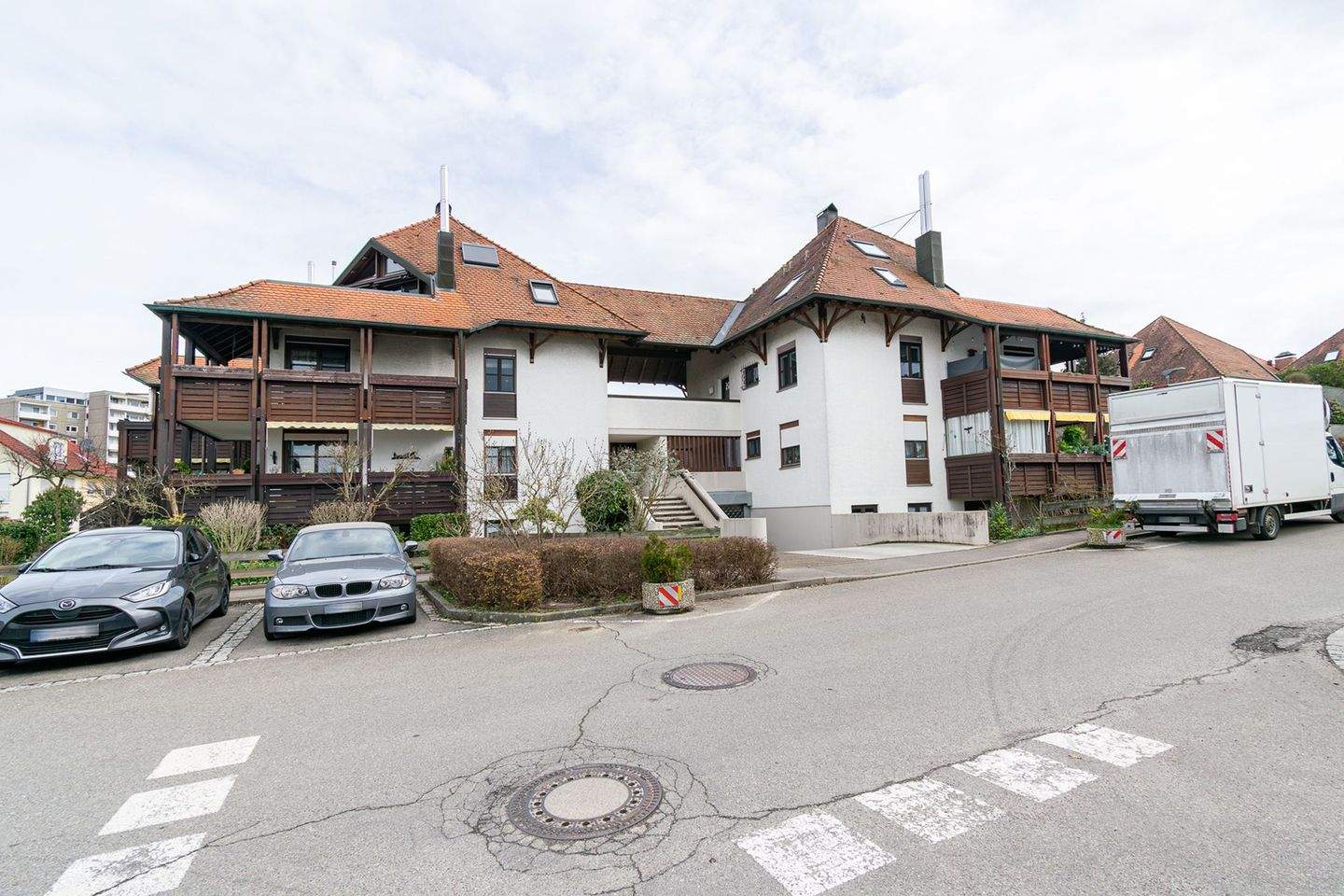 Maisonette-Wohnung mit Empore, Dachterrasse und beeindruckender Berg- und Seesicht! – Tettnang – Bild 1 von 9