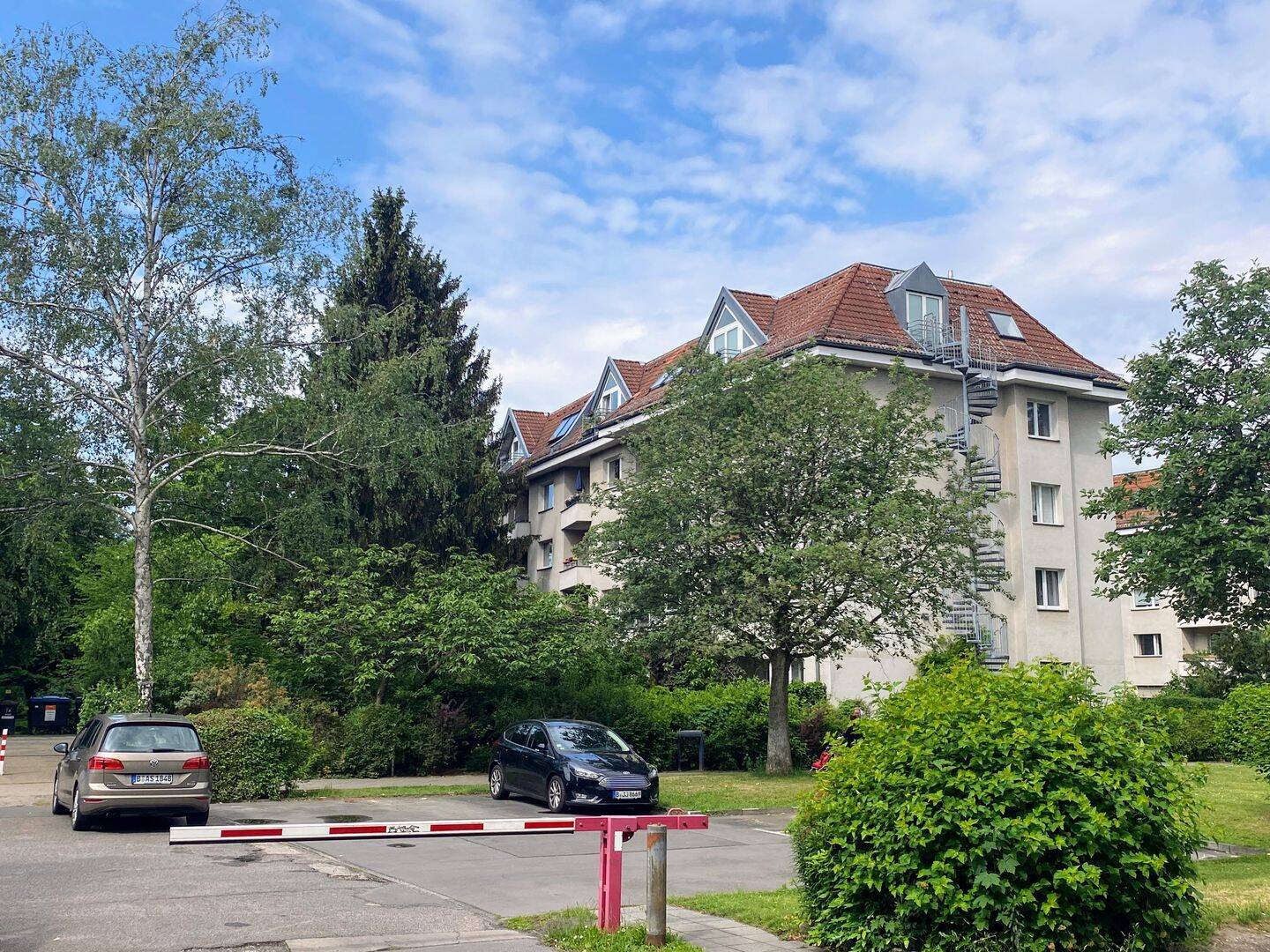 Vermietete 2,5-Zi.-Whg. Käufer-Provi-FREI | Süd-Balkon + EBK + 3.OG + neue Fenster & Elektro – Berlin – Vorschaubild 2