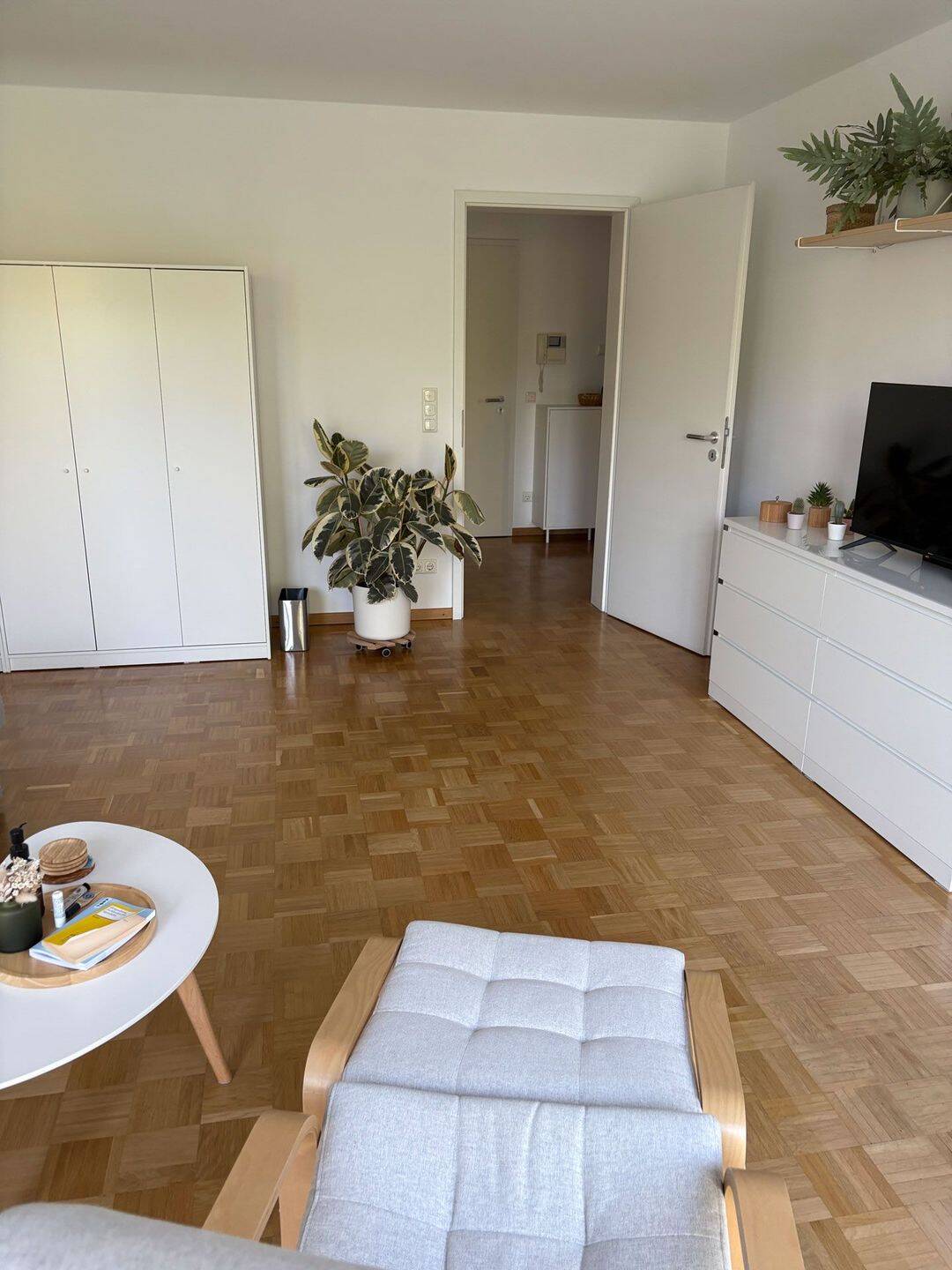Zwischenmieter für möblierte 3 ZKB Wohnung gesucht (Anfang Aug. - Ende Dez. 2026/Jan.2027) – Ingolstadt – Vorschaubild 3