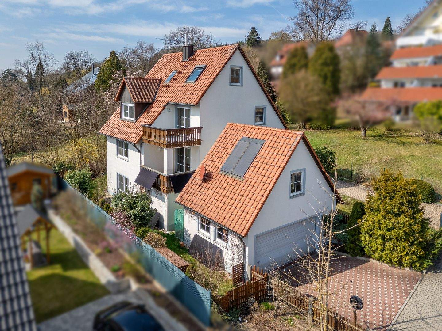 Wohnen am Strengenberg: Großzügiges Einfamilienhaus mit 4 Ebenen & besonderem Raumgefühl | Doppelgarage | Wallbox – Rückersdorf – Bild 1 von 9