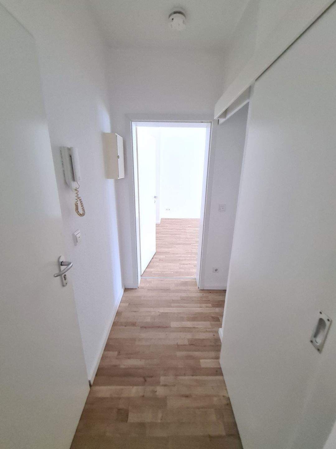 2 Raum Whg mit Balkon in Gablenz Nähe Versorgungszentrum – Chemnitz – Vorschaubild 4