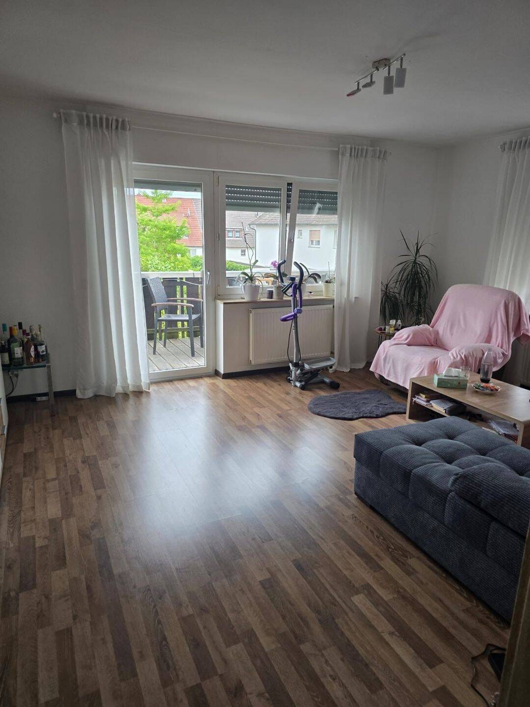 3-Zimmer-Wohnung mit 2 Balkonen und Parkplatz zu vermieten
