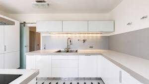 Großzügige Dachgeschosswohnung mit Loggia und Aufzug – 60435 Frankfurt am Main – Vorschaubild 6