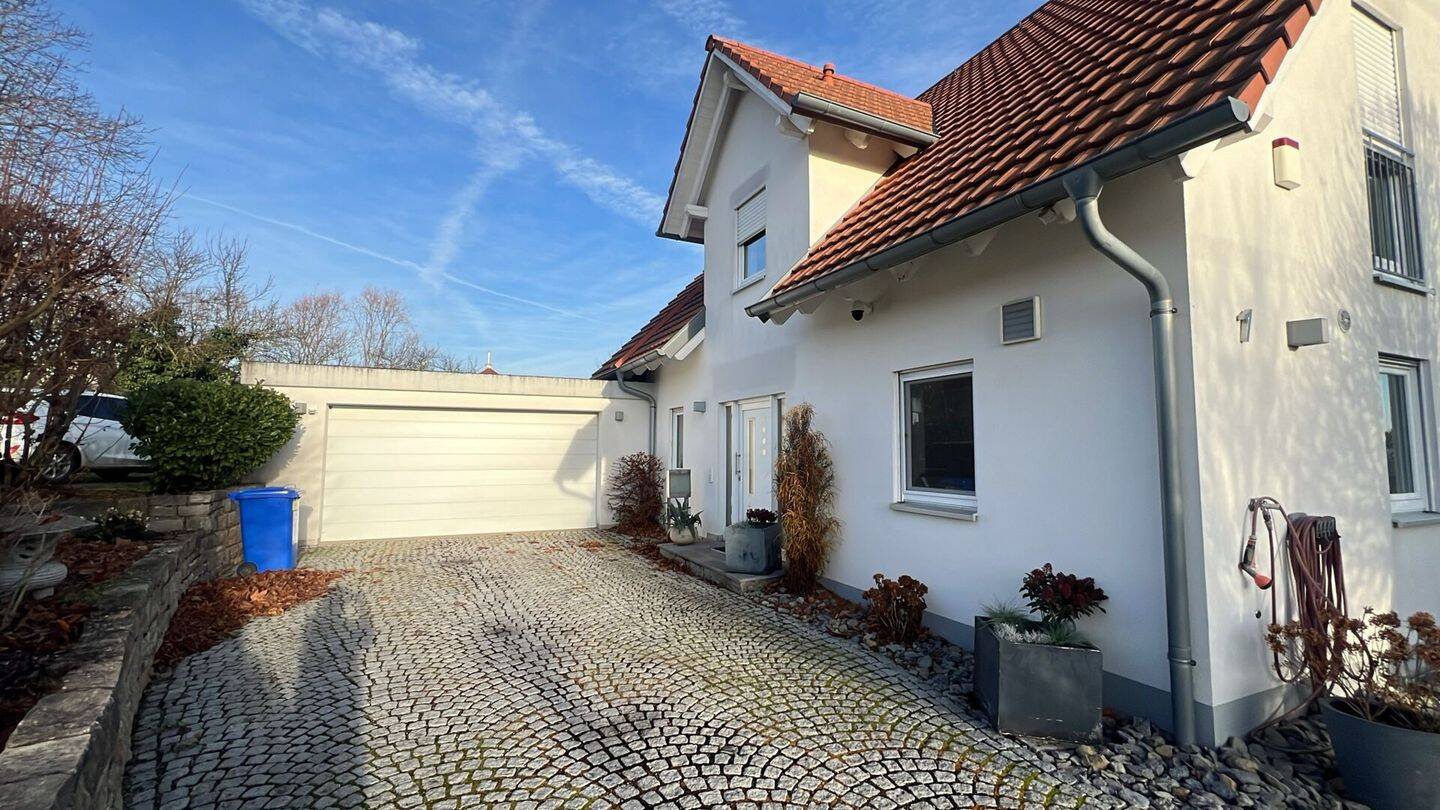 Freistehendes Einfamilienhaus in Hanglage an den Weinbergen – Sulzfeld am Main – Vorschaubild 5