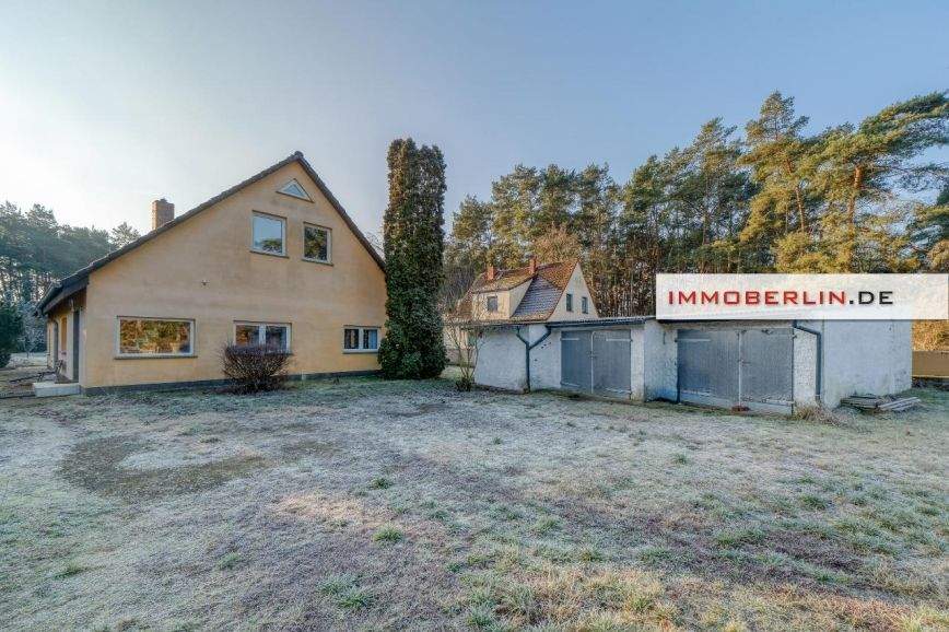 IMMOBERLIN.DE - Fabelhaftes Haus mit Ausbaupotential, Nebengebäuden & Südgarten auf teilbarem Grundstück am Waldrand – Wandlitz – Bild 1 von 9