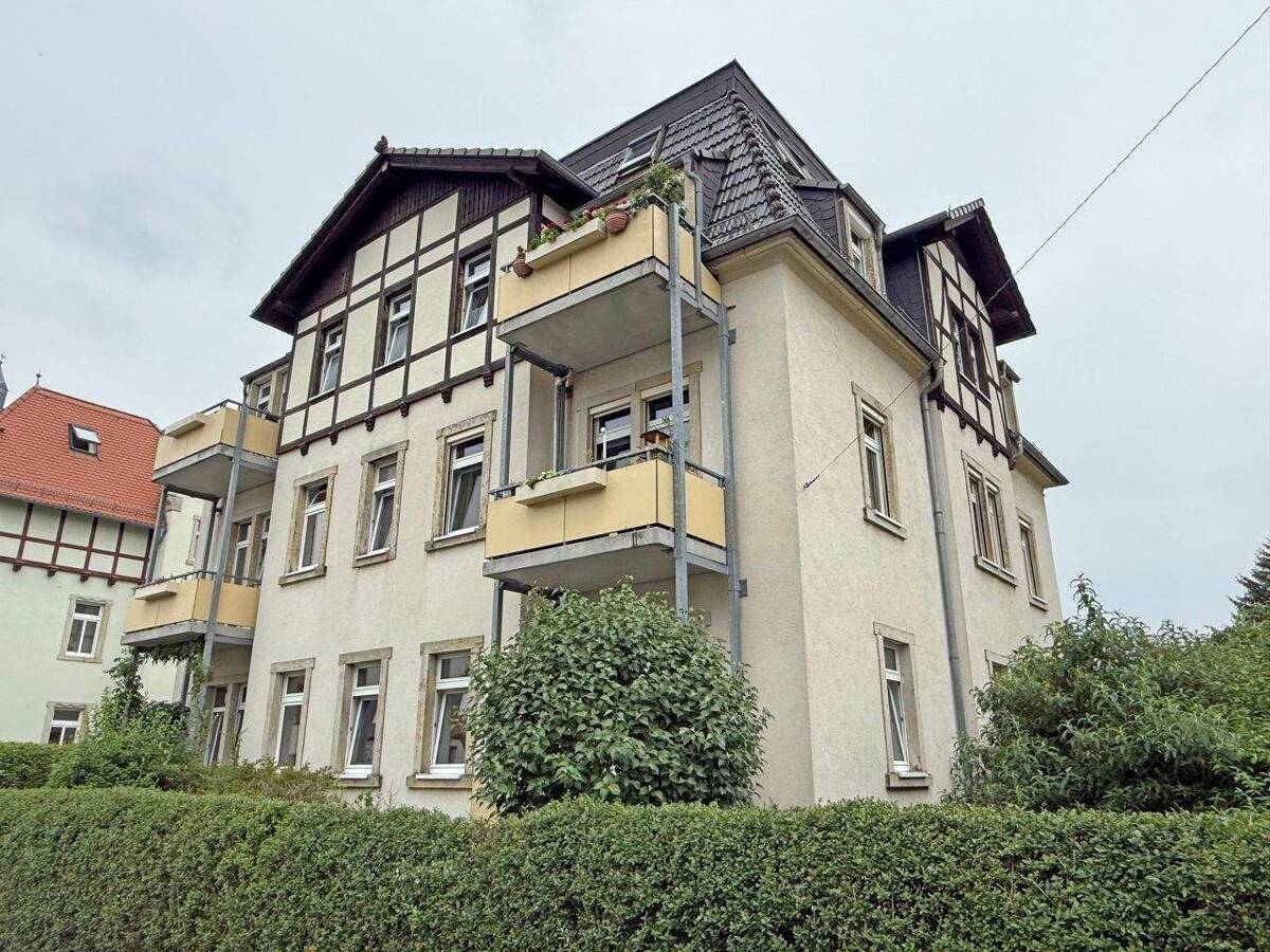 NEU - Hochwertig renovierte Wohnung mit Balkon in ruhiger, grüner Lage – 1279 Dresden – Bild 1 von 9