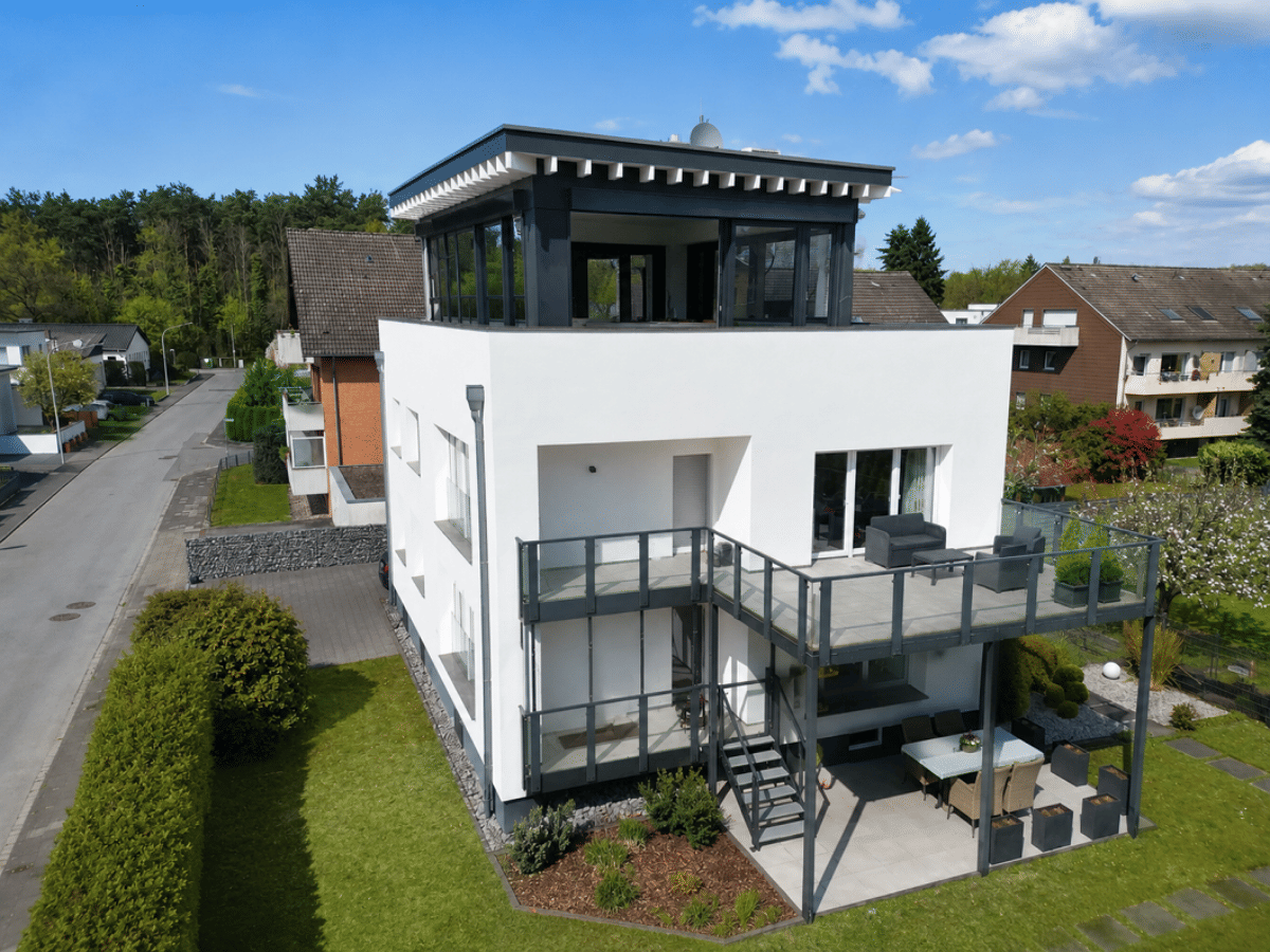 ***Exklusive Obergeschosswohnung mit Erdwärmepumpe und Balkon*** – 33102 Paderborn – Bild 1 von 9