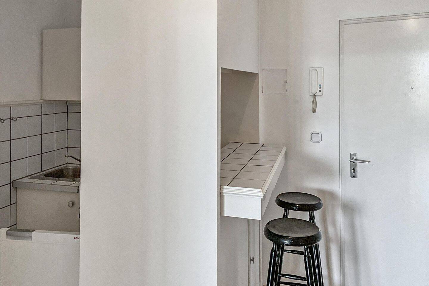 Zentral Wohnen in Schwabing! Freie 1-Zimmer-Wohnung zum Selbstbezug oder als Kapitalanlage – München – Vorschaubild 4