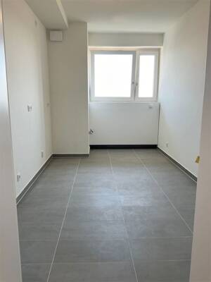 Wohngenuss & Rheinblick, frisch modernisiert mit Rundum-Panorama-Balkon, neues Bad, Gäste-WC, Aufzug – 50968 Köln – Vorschaubild 7